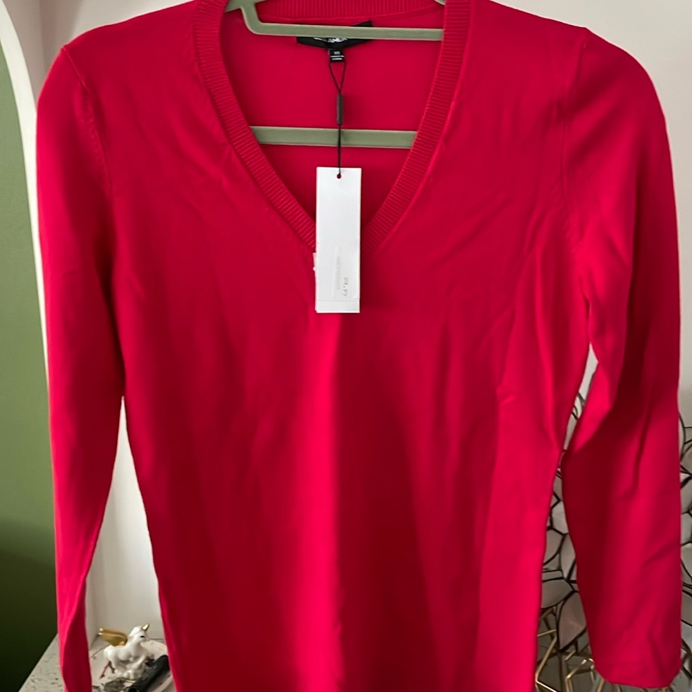 525 American V-neck top